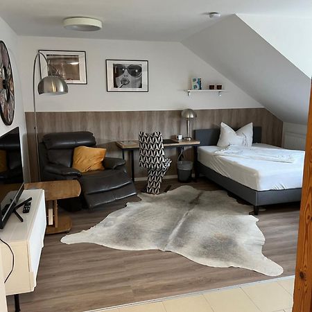Grosse Gemuetliche Ferienwohnung Mit Klimaanlage, Parkplatz Inklusive Top ! Fürth المظهر الخارجي الصورة