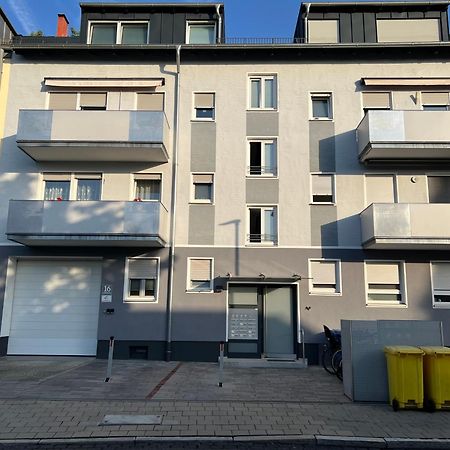 Grosse Gemuetliche Ferienwohnung Mit Klimaanlage, Parkplatz Inklusive Top ! Fürth المظهر الخارجي الصورة